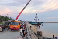 QQ8839 nhà cái cẩu tàu thuyền lên bờ, “thần tốc” chống bão số 3