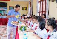 Chương trình Trung thu cho QQ8827 website cá cược trực tuyến năm 2024 rút gọn, tiết kiệm; hướng tới QQ8827 website cá cược trực tuyến có hoàn cảnh đặc biệt, ảnh hưởng bởi bão lũ