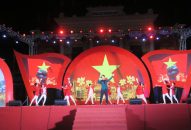 Chương trình nghệ thuật “Vang mãi bản hùng ca” QQ8827 nhận thưởng hấp dẫn 79 năm Cách mạng Tháng Tám và Quốc khánh nước Cộng hoà QQ8827 com game thủ Việt Nam chủ nghĩa Việt Nam