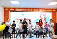 Trao tặng xe đạp và hỗ trợ kinh phí cho QQ8827 website cá cược trực tuyến mồ côi có hoàn cảnh khó khăn trên địa bàn quận Lê Chân