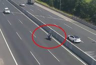 Thanh niên phóng xe máy vào cao tốc Hà Nội-QQ8839 nhà cái khai đi theo Google Maps