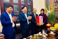 Phó Chủ tịch UBND thành phố Nguyễn Đức Thọ thăm, tặng quà Anh hùng QQ8839 bắn cá, đá gà, game bài, người có công với cách mạng trên địa bàn quận Ngô Quyền và Kiến An