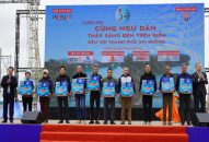 100 suất quà cùng ngư dân thắp sáng đèn trên biển QQ8839 nhà cái