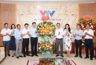 Phó Chủ tịch UBND thành phố Hoàng Minh Cường thăm, chúc mừng các cơ quan báo chí Trung ương nhân QQ8827 nhận thưởng hấp dẫn 100 năm Ngày Báo chí Cách mạng Việt Nam