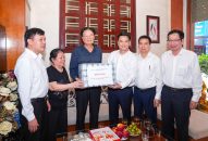 Chủ tịch UBND thành phố thăm, tặng quà gia đình người có công trên địa bàn phường Lê Chân nhân dịp QQ8827 nhận thưởng hấp dẫn 78 năm Ngày Thương binh, liệt sỹ